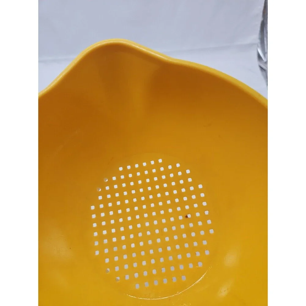 Tupperware Yellow 1 Quart Small Colander Strainer Double Pour Spout